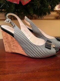 Босоножки на танкетке