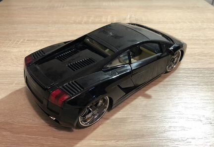 Модель 1/18 Lamborghini Gallardo Playerz «maisto»