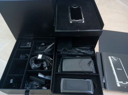 Vertu Constellation Touch Black Alligator