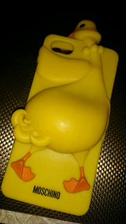 Чехол утенок для айфона 5 moschino