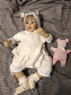 Виниловая коллекционная кукла Lisa Gotz