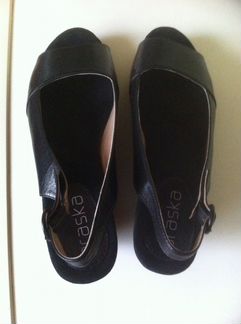 Босоножки из нат. кожи и замши,39 р