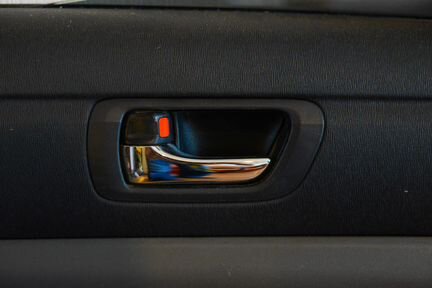 Prius 20 дверь левая с стеклом задняя