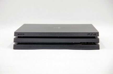 PS4 Pro 1TB (7208B) в идеале на гарантий