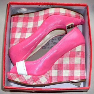 Розовые туфли на танкетке 37,5 новые