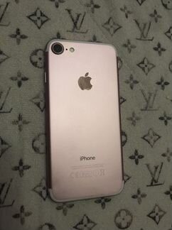 Телефон iPhone 7 розовое золото
