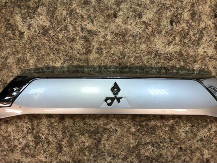 Mitsubishi Outlander молдинг крышки багажника