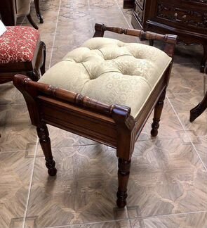 Пуфик резной. Массив дерева