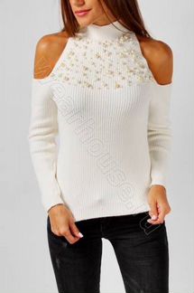 Свитер белый с бусинами и открытыми плечами