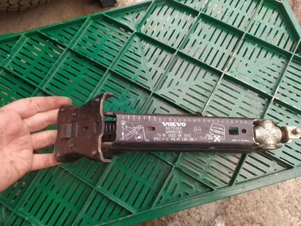 Домкрат для Volvo S60 S80 8679369