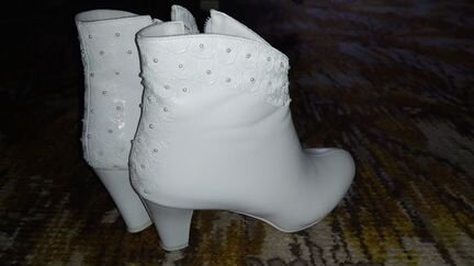 Продаю полусапожки свадебные