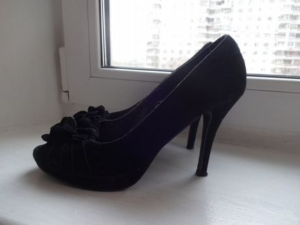 Праздничные чёрные туфли 38,5 размера