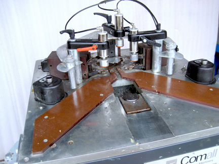 Углообжимной станок пресс Comall для алюминиевых