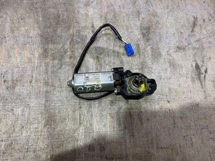 Мотор регулировки сиденья правый Mercedes E-Class