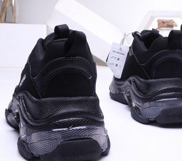 Кроссовки balenciaga triple-s sneaker tess s.gomma