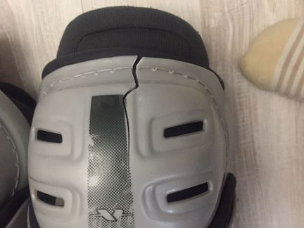 Щитки хоккейные ccm vector