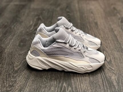 Adidas Yeezy Boost 700