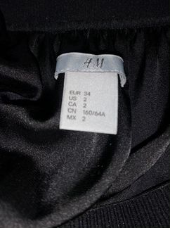 Черное платье с белым горохом