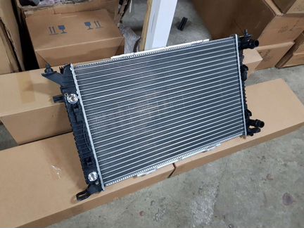 Радиатор охлаждения двс Audi A4 B8 A5 8T Q5 8R